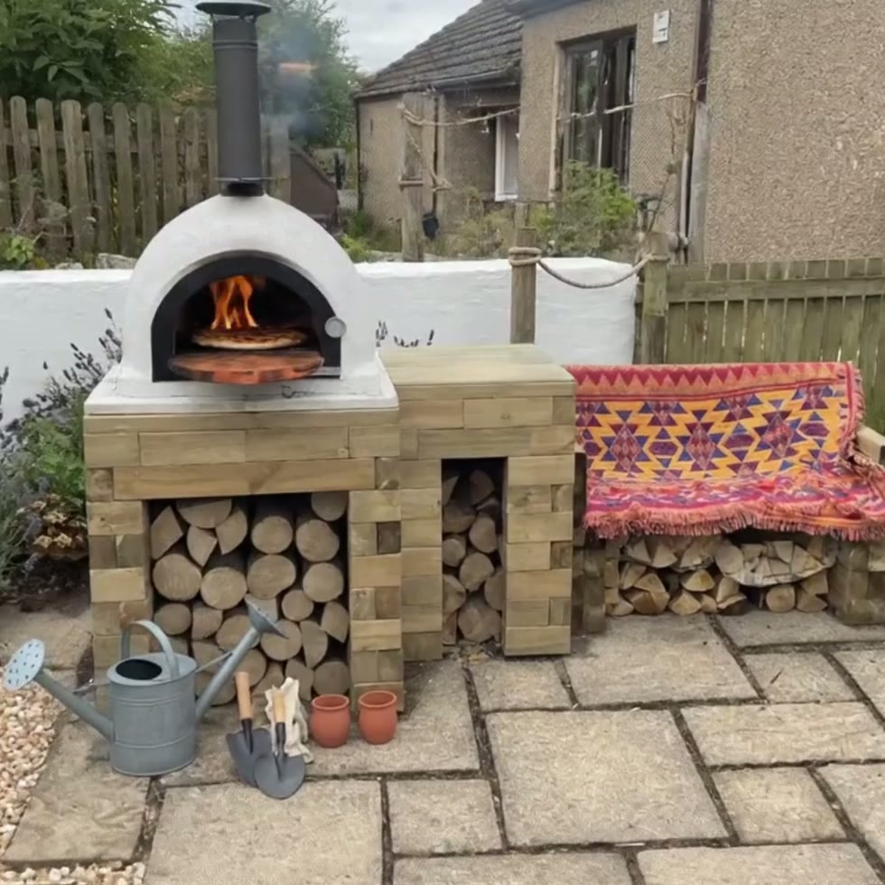 Base de four à pizza avec espace de rangement et banc / 2,7 m x 0,9 m x 0,95 m