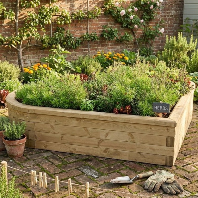 Heart Shaped Flower Bed / 2.115 x 1.5 x 0.45m