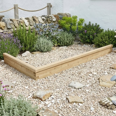 Wooden Garden Border Edging With Turn / 3.0 x 1.5 x 0.25m