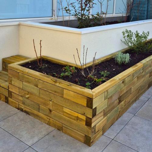 La jardinière en L avec marches sur le toit-terrasse de Gabriel